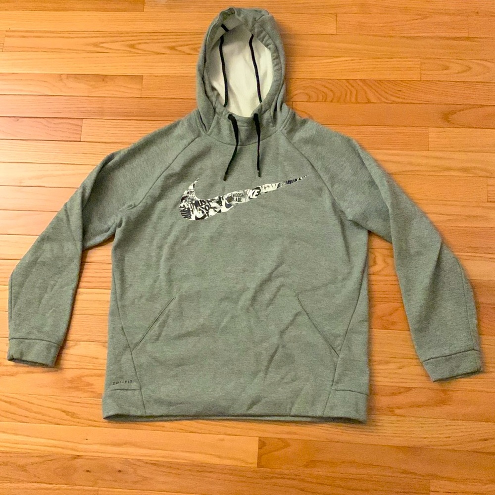 Nike Swoosh DRI-FIT Sweatshirt